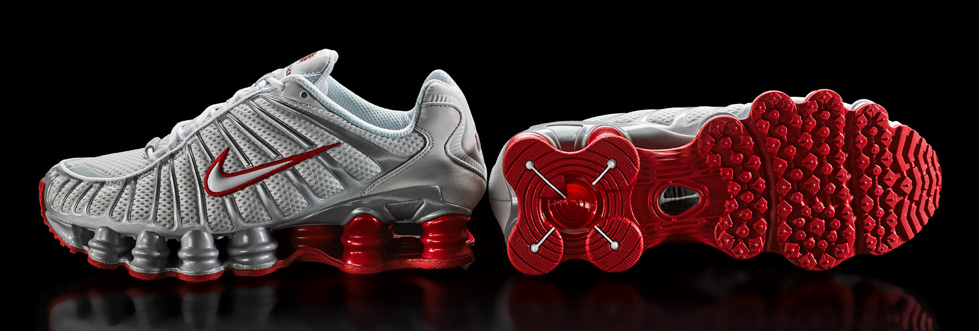 Nike Shox TL in weiss mit roter Schuhsohle